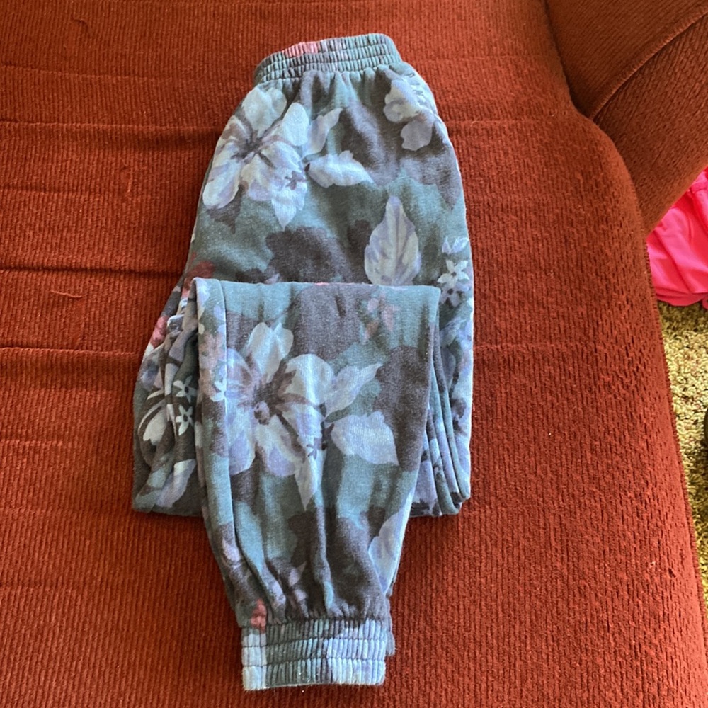 Pink campus fit floral sweatpants Sz small